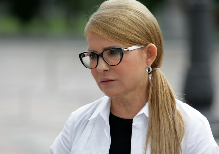 Появились кадры из кабинета Тимошенко с пачками долларов во время обыска