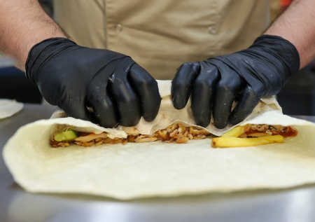 В Северной Осетии закрыли заведение, где продали шаурму с проволокой