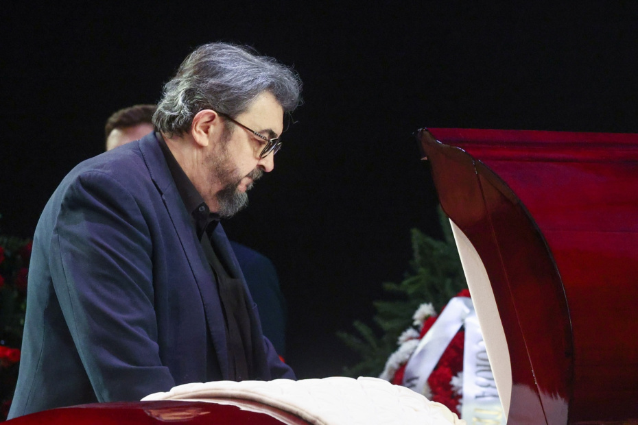 Игорь Золотовицкий на церемонии прощания с Евгенией Добровольской