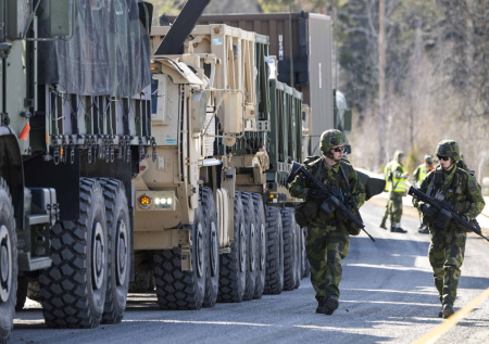 НАТО хочет во Львов: зачем оружие со всей Европы свозят в польский Жешув