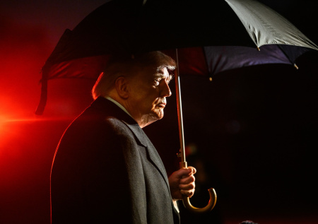 «Организм божества»: глава Минздрава США удивился живучести Трампа