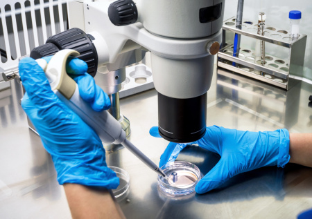 Онколог раскрыл сроки появления детской вакцины от рака в России