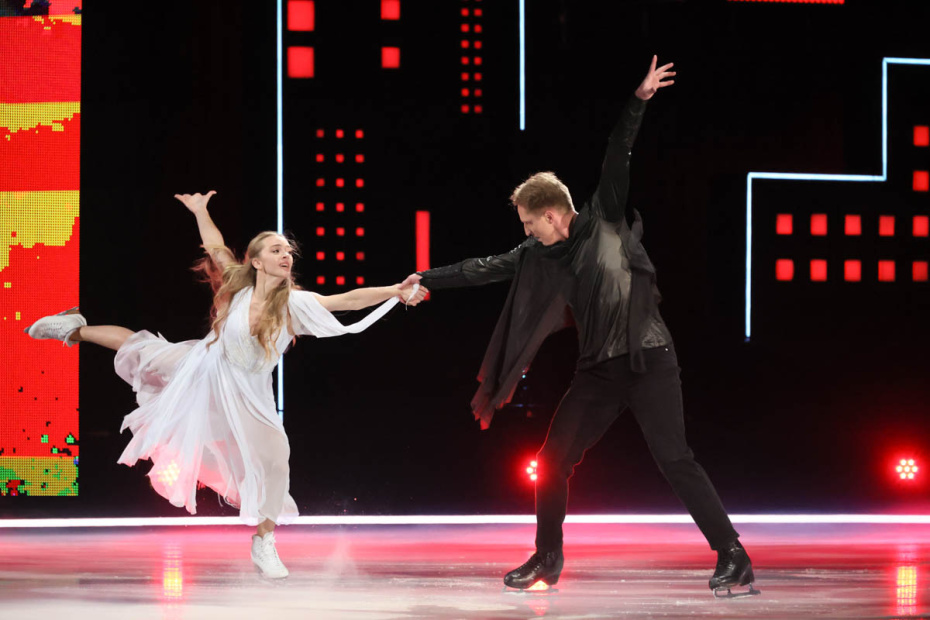 Александра Степанова и Иван Скобрев на съемках нового сезона шоу «Ледниковый период»