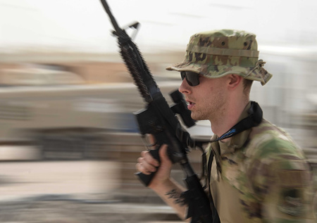 Часть военных США покинет базу в Катаре на фоне напряженности в Иране