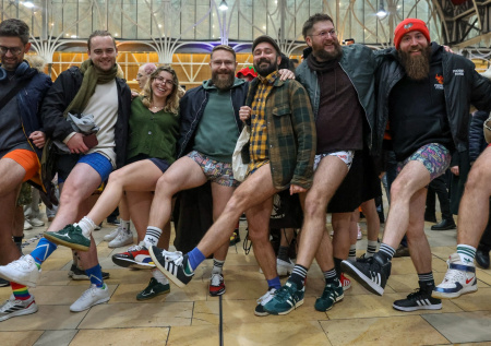 В Лондоне пассажиры метро снова сняли штаны и попали на видео