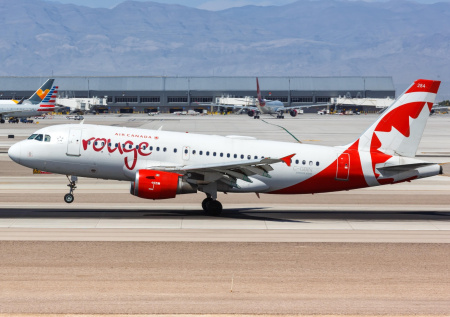 Рабочий в последний момент выбрался из грузового отсека улетавшего самолета