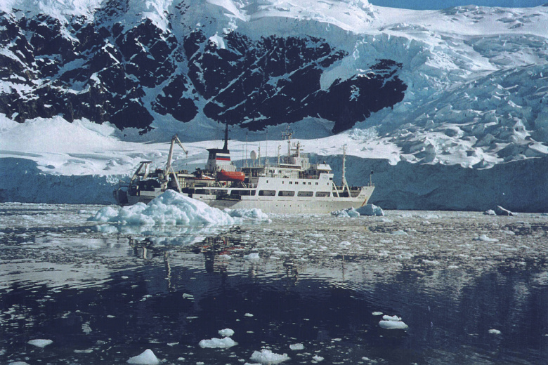 Научно-исследовательское судно «Академик Борис Петров»