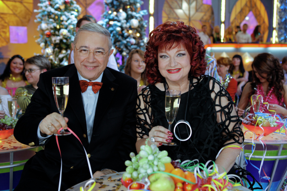 Евгений Петросян и Елена Степаненко на съемках новогодней передачи «Голубой огонек», 2009 год