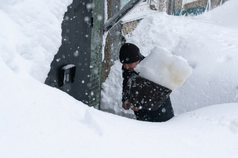 Снегопад в Петропавловске-Камчатском. По данным синоптиков, за 12–13 января в Петропавловске-Камчатском выпало 52% от месячной нормы осадков. 15 января снегопад возобновился