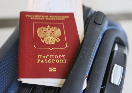 Еще одна страна ЕС перестанет признавать пятилетние загранпаспорта россиян