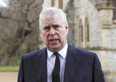 Оскандалившийся бывший принц Эндрю начал вывозить вещи из особняка