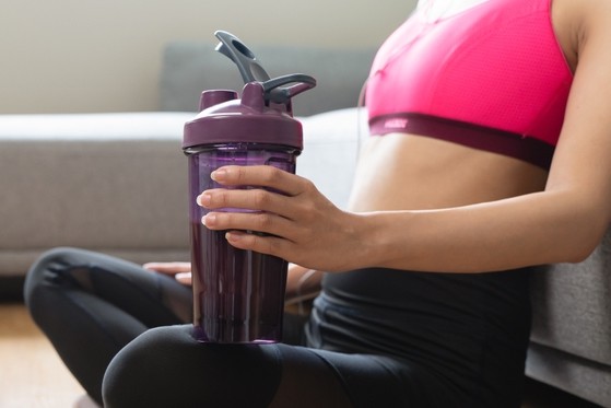 Как выбрать спортивный шейкер — с сеткой, ситечком или электрический