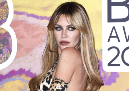 Жена легенды английского футбола чуть не умерла из-за маникюра