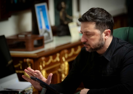 «Не на одной стороне»: Зеленский о переговорах с США по мирному соглашению