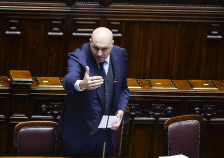 «Звучит как начало шутки»: глава МО Италии о военных Европы в Гренландии