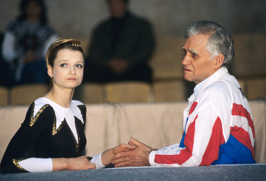 Светлана Хоркина, занявшая первое место на международном турнире «Звезда-95». Этап Кубка Европы. Дворец спорта в Лужниках. Справа — ее тренер Борис Пилкин, 2009 год