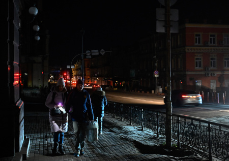 «Киев, XXI век»: в столице Украины начали жарить кирпичи для обогрева