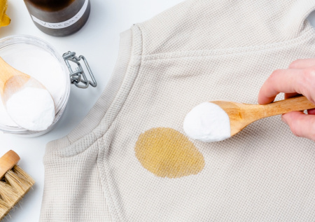 Кофе пролилось? Не паникуйте! Спасаем вещи от пятен быстро и подручными средствами: лайфхаки опытной хозяйки.