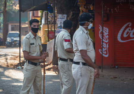 Неадекватный мужчина с блестками на лице убил россиянку на Гоа