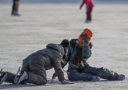 В Петербурге сняли запрет выхода на лед Финского залива и водоемов