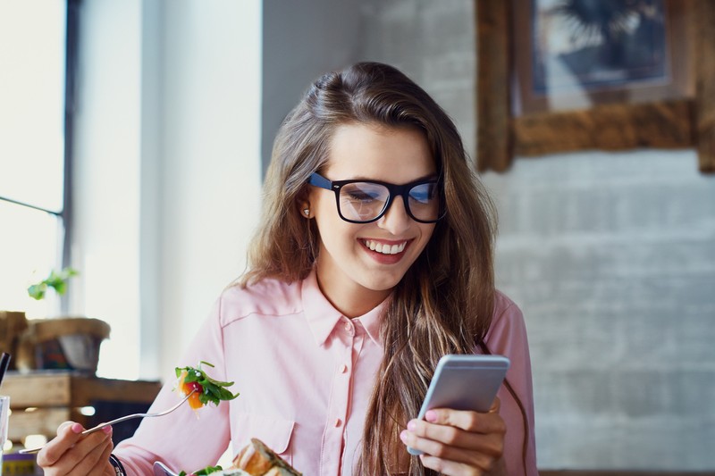 Как убрать царапины с очков: спасаем оптику и глаза подручными средствами