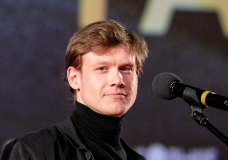 Стало известно о солидных долгах звезды «Кухни» и «Последнего богатыря»