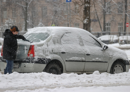 Автоэксперт объяснил, как завести машину в сильный мороз