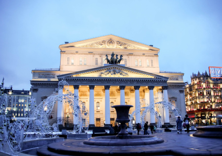 «Превратили в бордель»: «голые» фото моделей в Большом — вводим дресс-код?