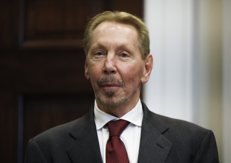 Сооснователь Oracle переименовал яхту из-за казуса с названием