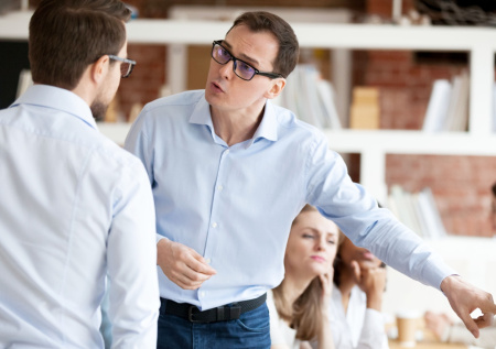 Психолог раскрыл, кто чаще всего создает конфликты на работе