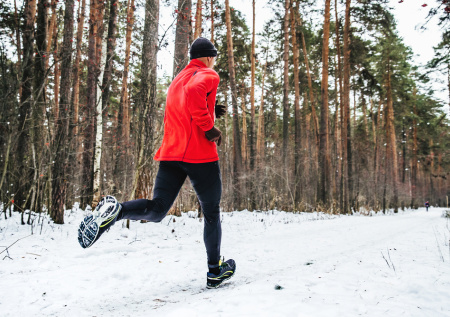Врач перечислил правила зимних пробежек на морозе