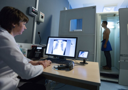 Мигрантов принудят проходить медосмотр