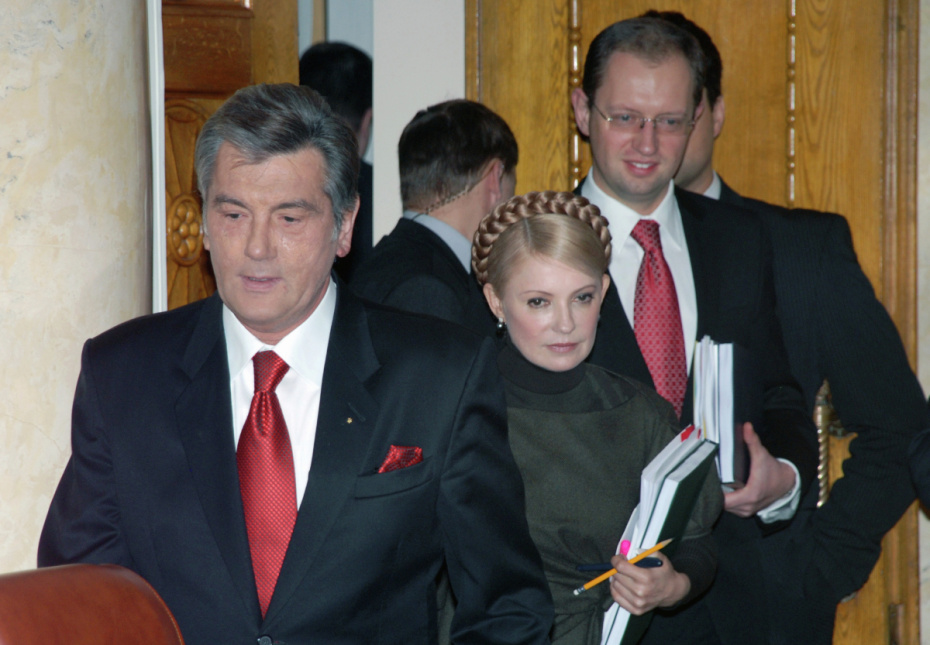 Президент Украины Виктор Ющенко, премьер-министр Украины Юлия Тимошенко, спикер Верховной рады Арсений Яценюк (слева направо), 2007 год