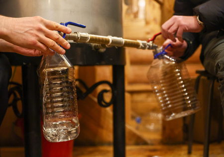 В РПЦ рассказали, что можно и нельзя делать со святой водой