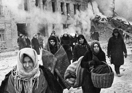 Блокадный быт: буржуйки, вода, кипяток и одежда в осажденном Ленинграде