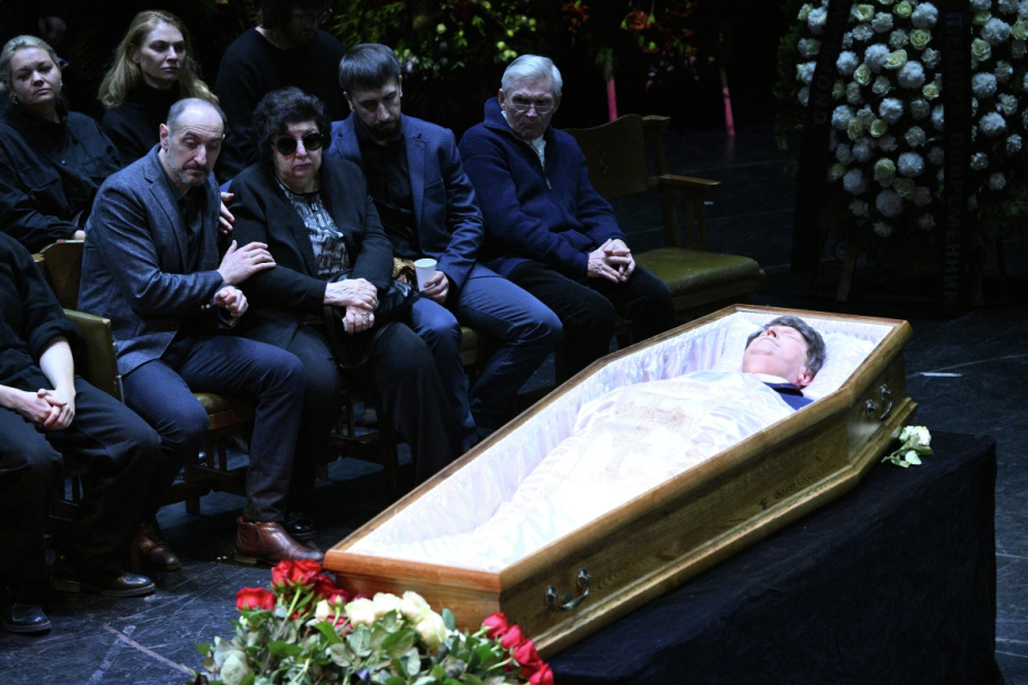 Церемония прощания с ректором Школы-студии МХАТ Игорем Золотовицким в МХТ имени А. П. Чехова в Москве