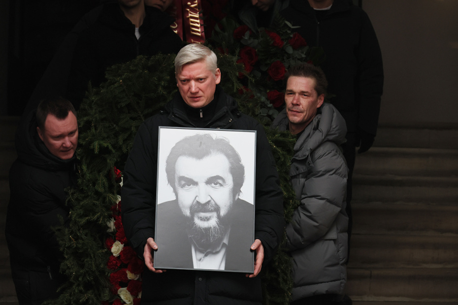 Церемония прощания с Игорем Золотовицким на Основной сцене МХТ имени А. П.Чехова