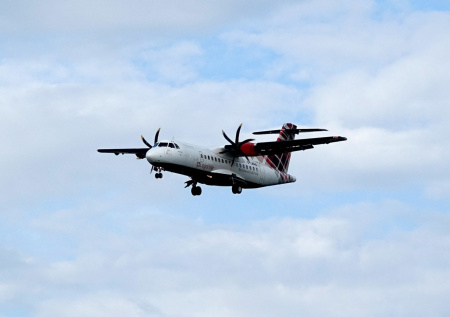 В Индонезии исчез самолет с 11 людьми на борту