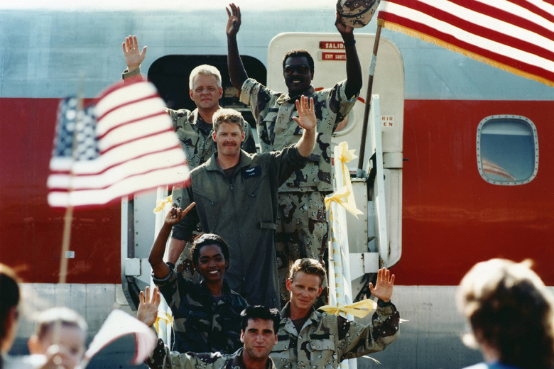 Кадр из документального американского фильма «Герои ‭«Бури в пустыне»