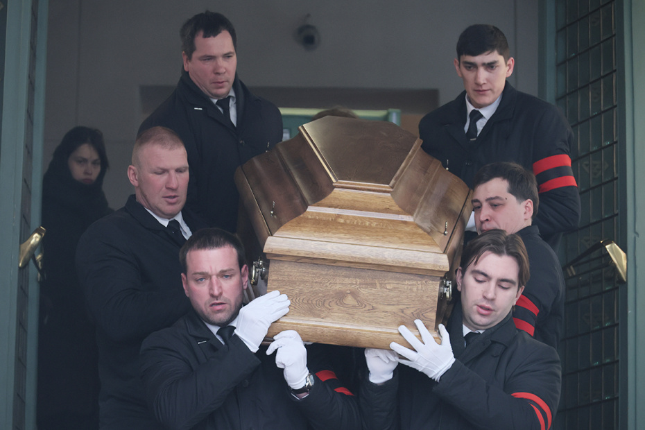 Церемония прощания с Игорем Золотовицким на Основной сцене МХТ имени А. П.Чехова