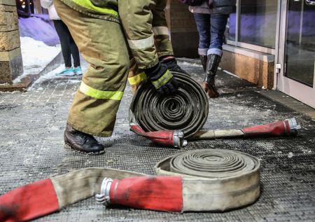Появилось видео мощного пожара на электроподстанции в Серпухове