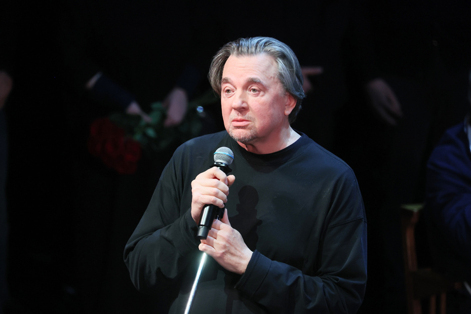 Константин Эрнст на церемонии прощания с ректором Школы-студии МХАТ Игорем Золотовицким в МХТ имени А. П. Чехова в Москве