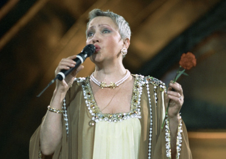 Госпитализация, критика Пугачевой, аборты: как живет певица Галина Ненашева