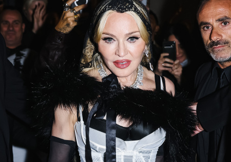 «Пора на пенсию»: Мадонну раскритиковали за жуткое выступление