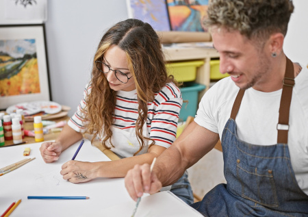 Люди устали от ИИ и переключились на традиционные хобби