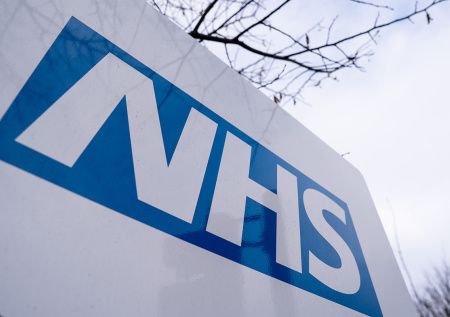 Британских акушерок решили научить «пользе» близкородственных браков