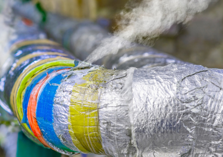 Подъезд в Челябинске превратился в парную