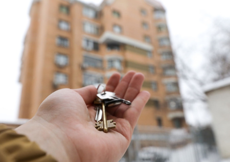 В России призвали выдавать молодым семьям квартиры, как в СССР