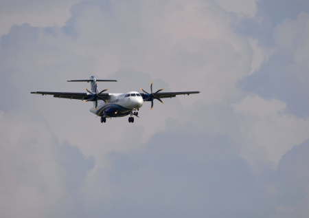 Сотни человек ищут выживших при крушении ATR 42-500