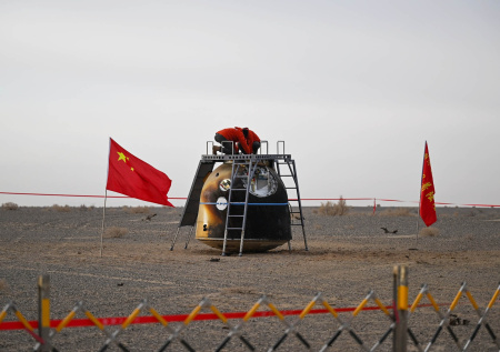 На Землю вернулся переживший столкновение с космическим мусором модуль